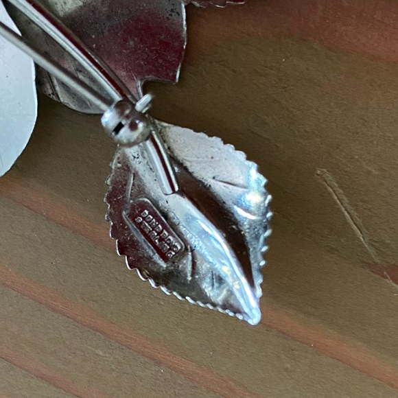 Bond Boyd sterling Dogwood flower brooch - Picture 3 of 3